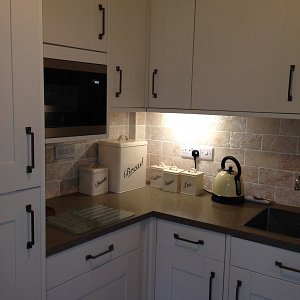 kitchen-under-cabinet-lighting-1